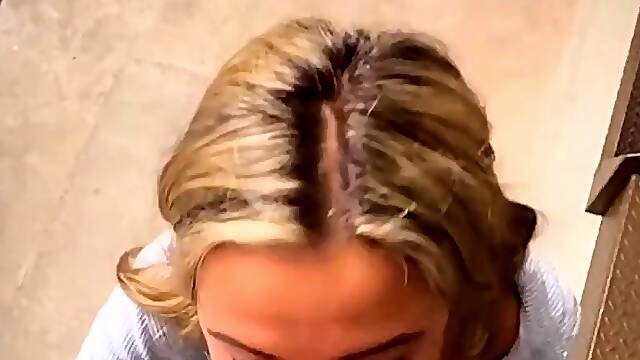 Madiiitay Gives Blowjob In Stairwell