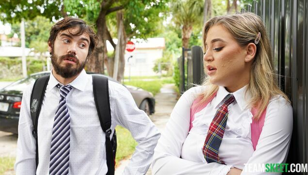 Big-bottomed chick Blake Blossom is enjoying intensive penetration