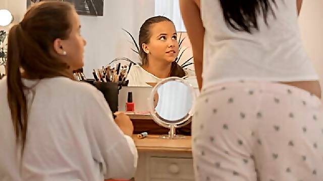 Bitchy babes Olivia Nice and Loren Minardi play with pussies