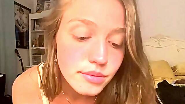 Amateur Webcam Teen Masturbates And Teases