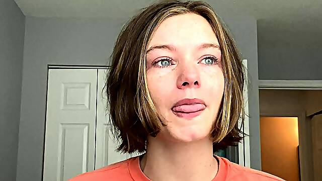 Brunette Solo Webcam Masturbation