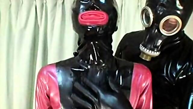 Amateur CDin latex dildoing