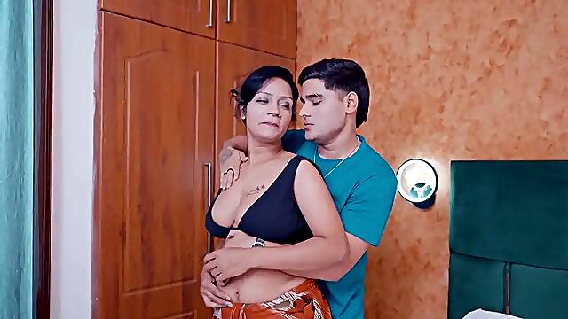 Desi kamwali bai seduce by her house owner