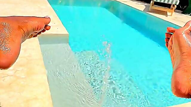 Ebony slut fucking herself with a dildo by the pool