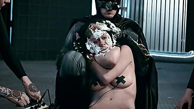 Olive Glass, the brunette cosplay Batman, gets down and dirty with Wonder Woman in a stupid one-sided fuck