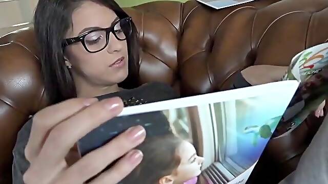 Papy se fait chauffer par sa fille baise