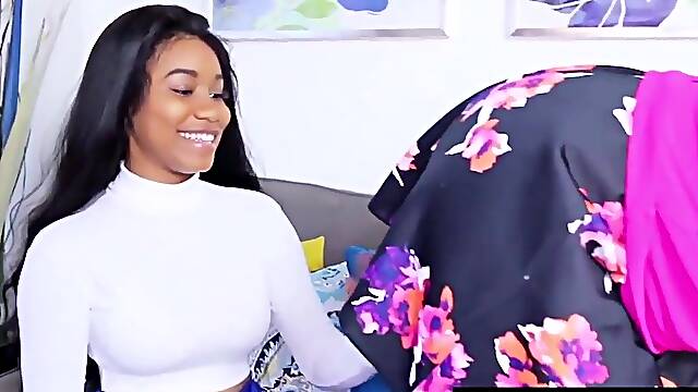 Cunt eating makes her cum hard