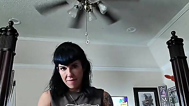 I suck my spouses large shlong then squirt on his Shlong til cream pie