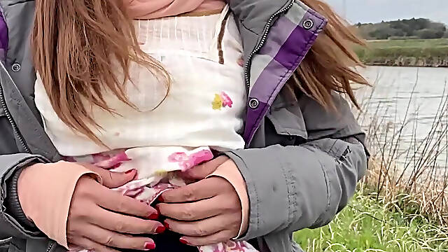 No184 Anal exposure play on the bank