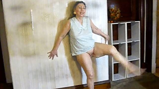 Erotic dance on I Love You song
