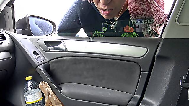 Oh My God!!!! MILF Caught a Real Voyeur Flashing His Cock to Her!!!