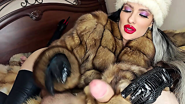 Furjob, Lipjob, Bootjob and Hairjob From Sexy Bimbo in a Sable Fur Coat, Cum on Leather Gloves
