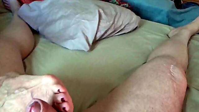 Real Homemade Mature Footjob with Lots of Cum on MILF Feet & Arches